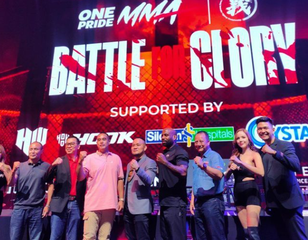 pertarungan-sengit-warnai-duel-utama-malam-mma-dunia