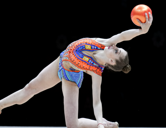 kunci-stabilitas-tubuh-saat-gerakan-rhythmic-gymnastics