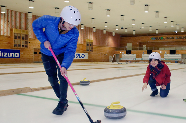 peralatan-curling-fungsi-batu-sapu-dan-sepatu-khusus