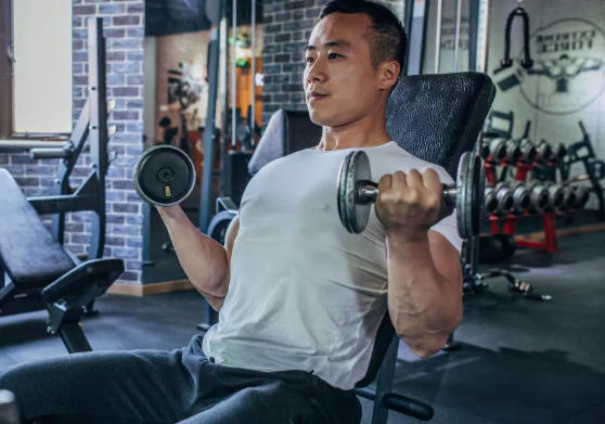 program-latihan-angkat-beban-untuk-meningkatkan-otot